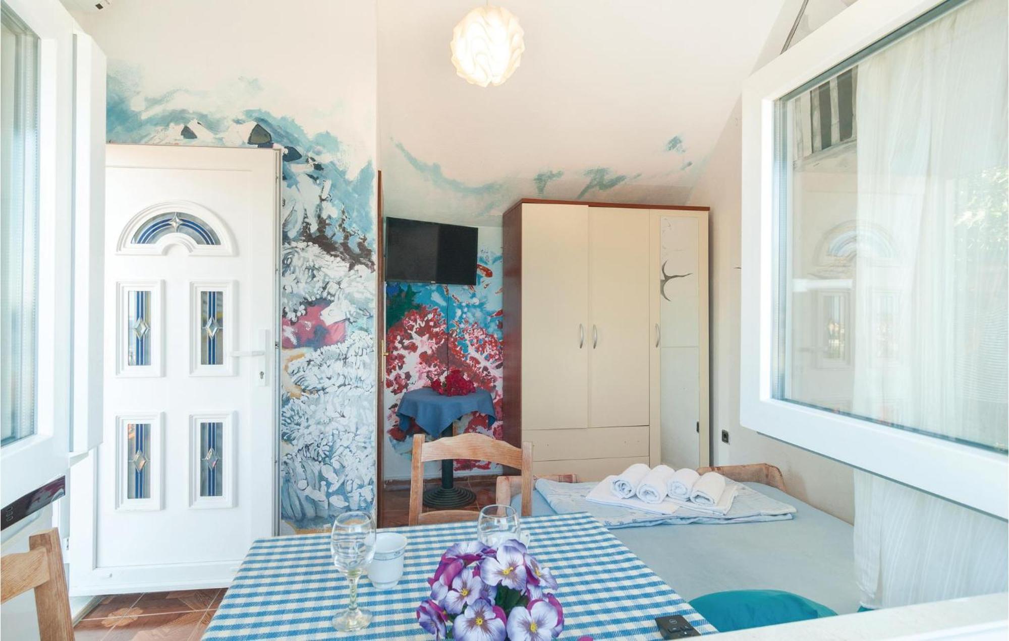 Gorgeous Apartment In Omis With House Sea View Exterior photo