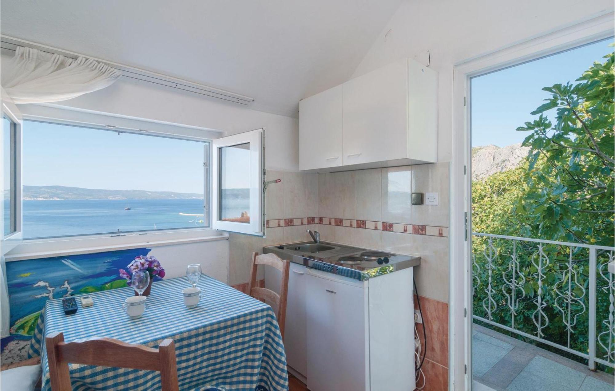 Gorgeous Apartment In Omis With House Sea View Exterior photo