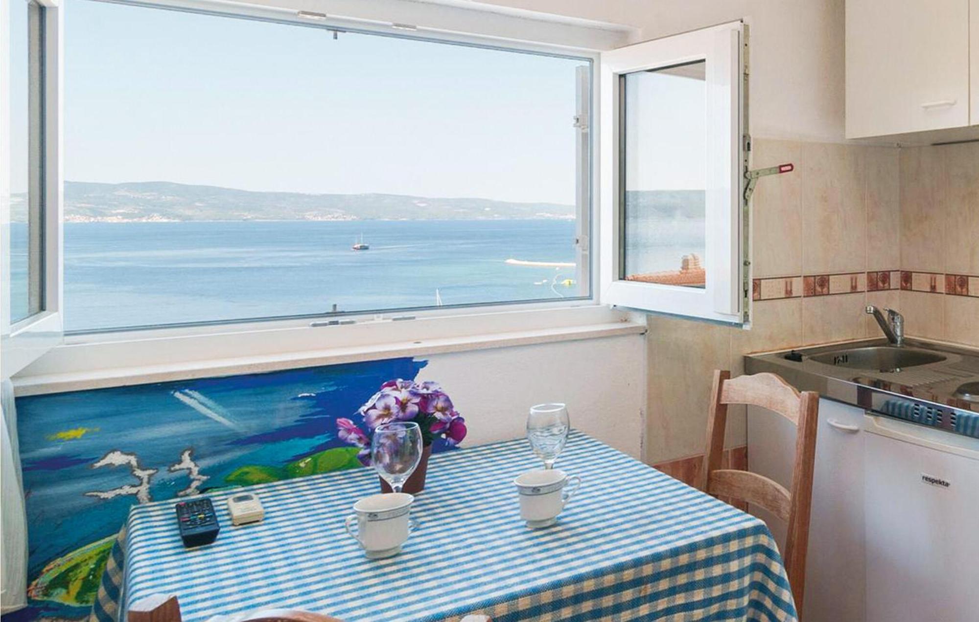Gorgeous Apartment In Omis With House Sea View Exterior photo