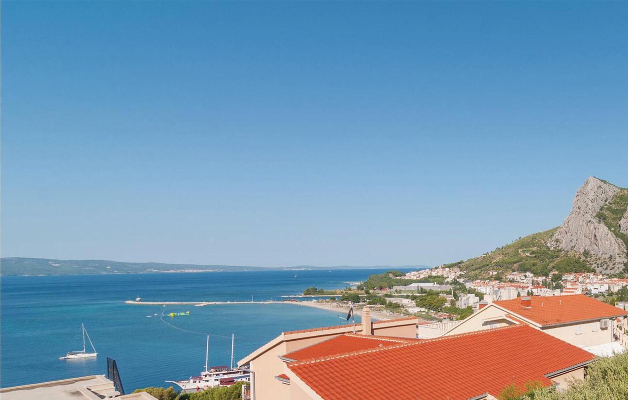 Gorgeous Apartment In Omis With House Sea View Exterior photo